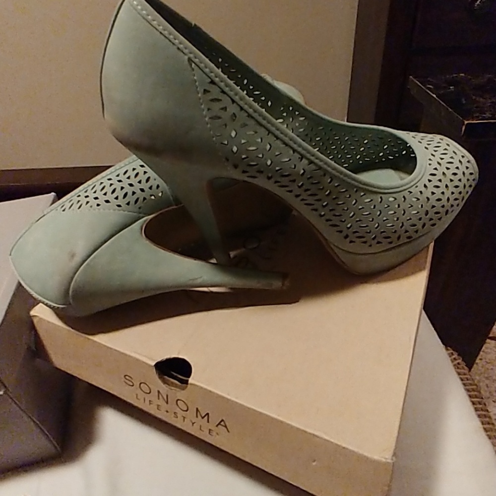High Heels - Picture 4 of 4